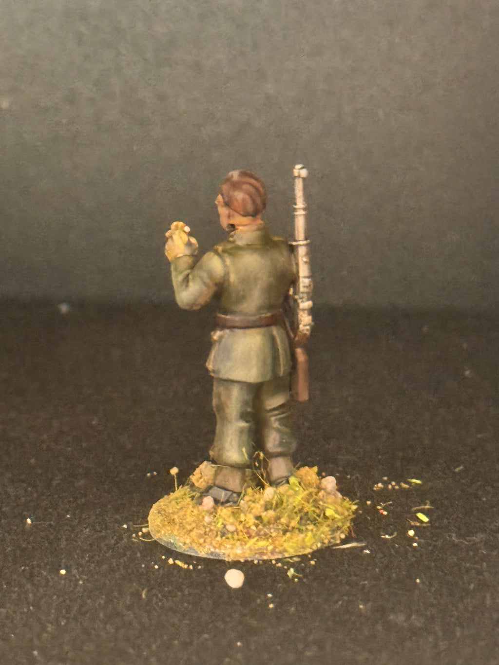 WWII German Observer with Field Glasses — Hand-Painted 28 mm