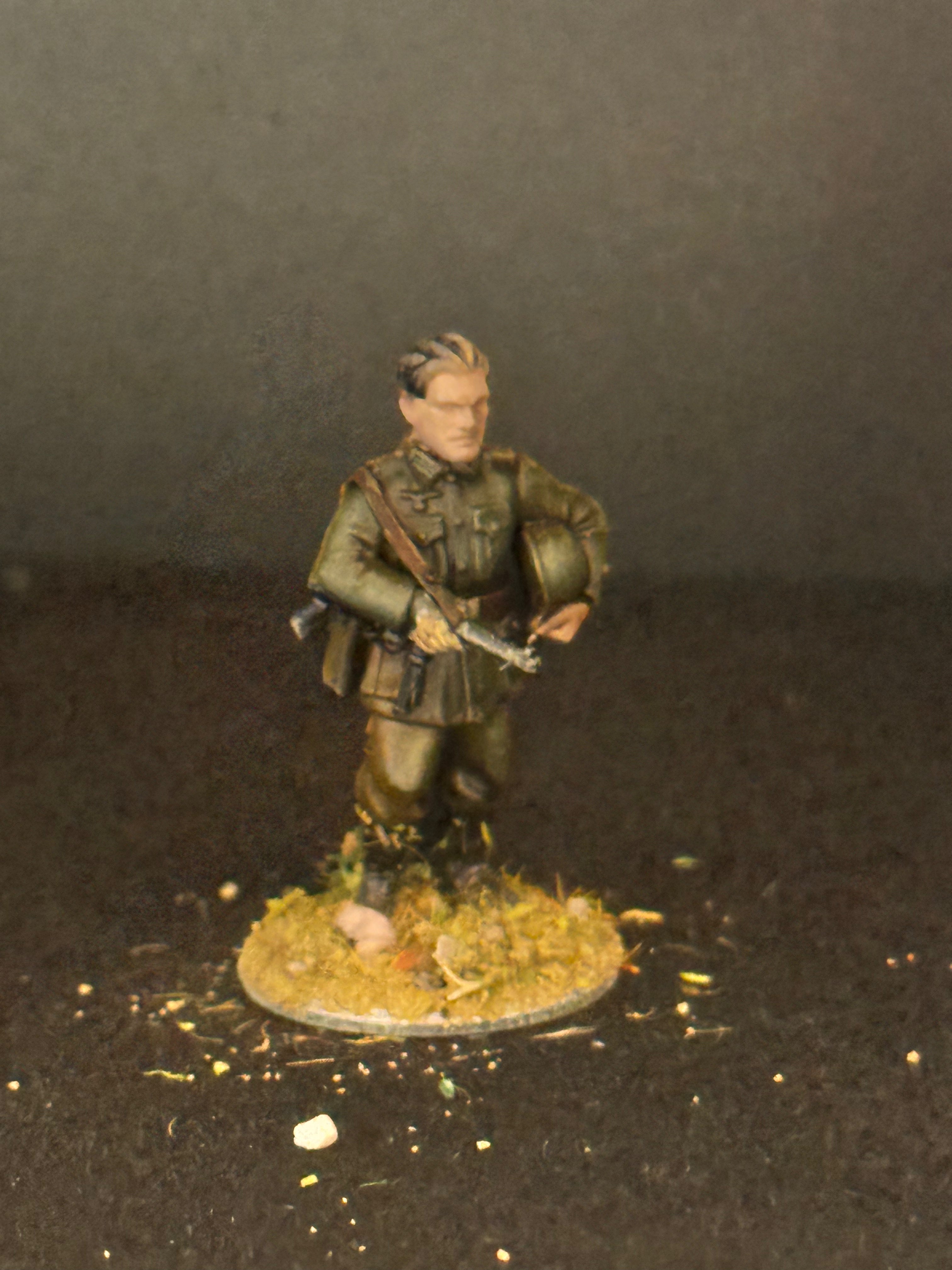WWII German NCO with MP40 & Helmet — Hand-Painted 28 mm